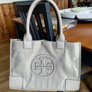 Tory Burch Ella small bag. Like new. Only carried once.